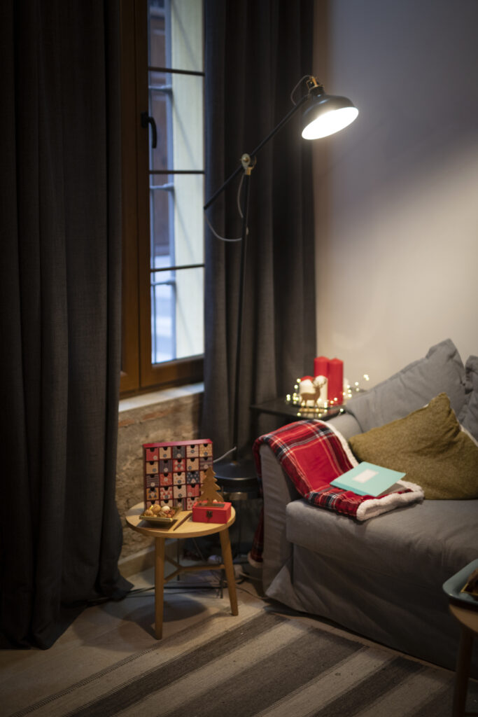 Room Darkening Shades | Inside Mount vs Outside Mount