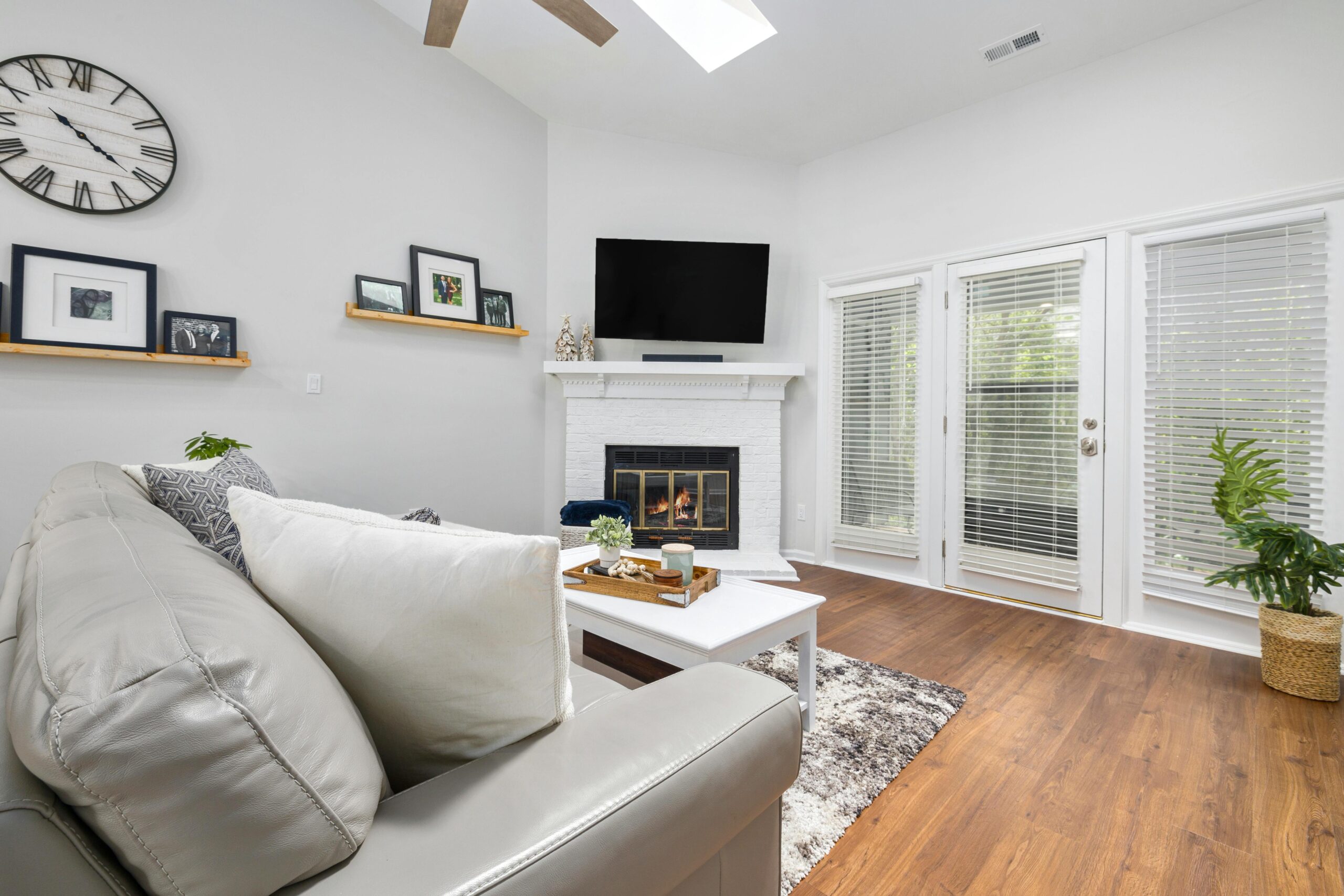 Full Open Faux wood Blinds for Living Room for Better view