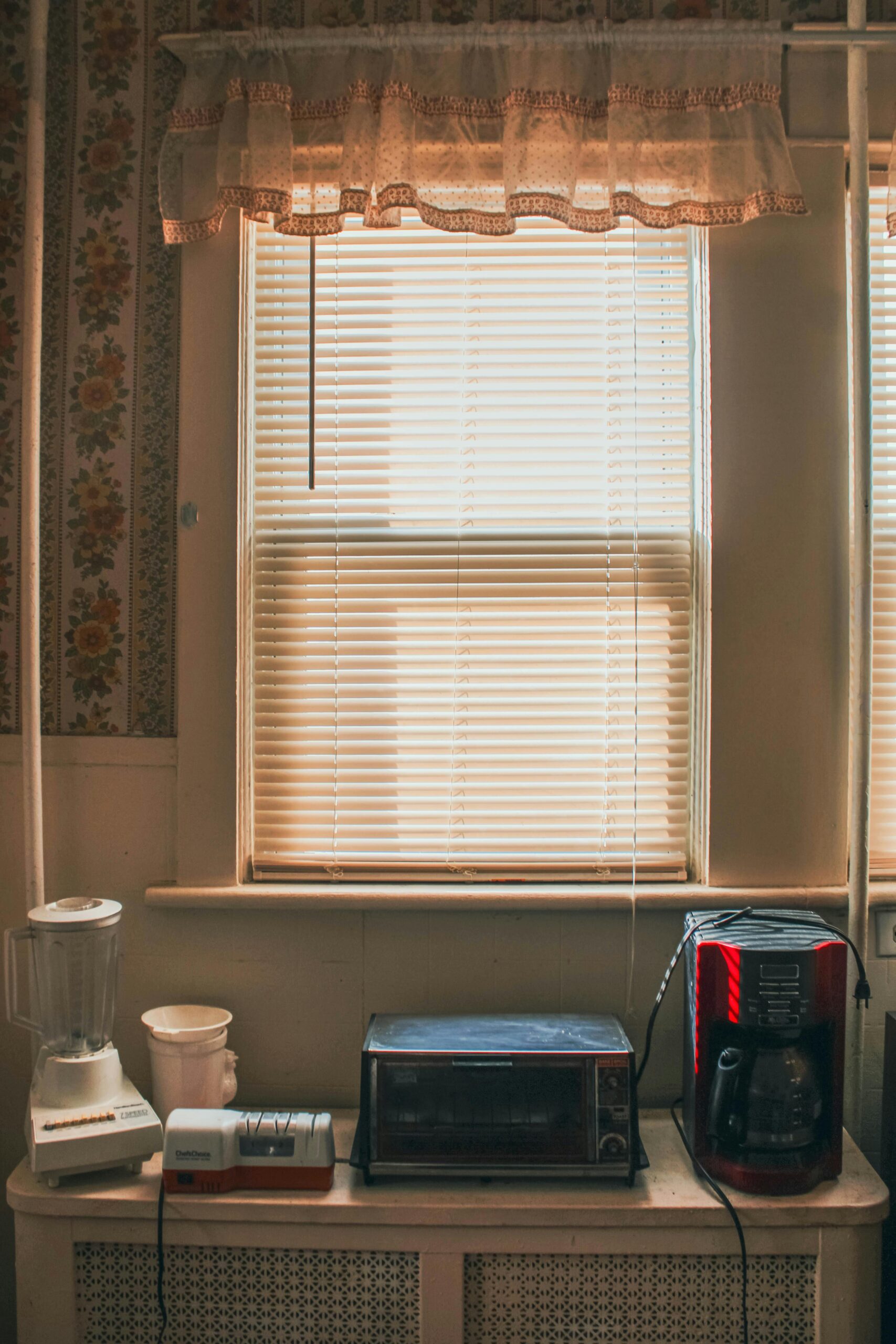 Aluminum Mini Blinds in Kitchen | Give better view