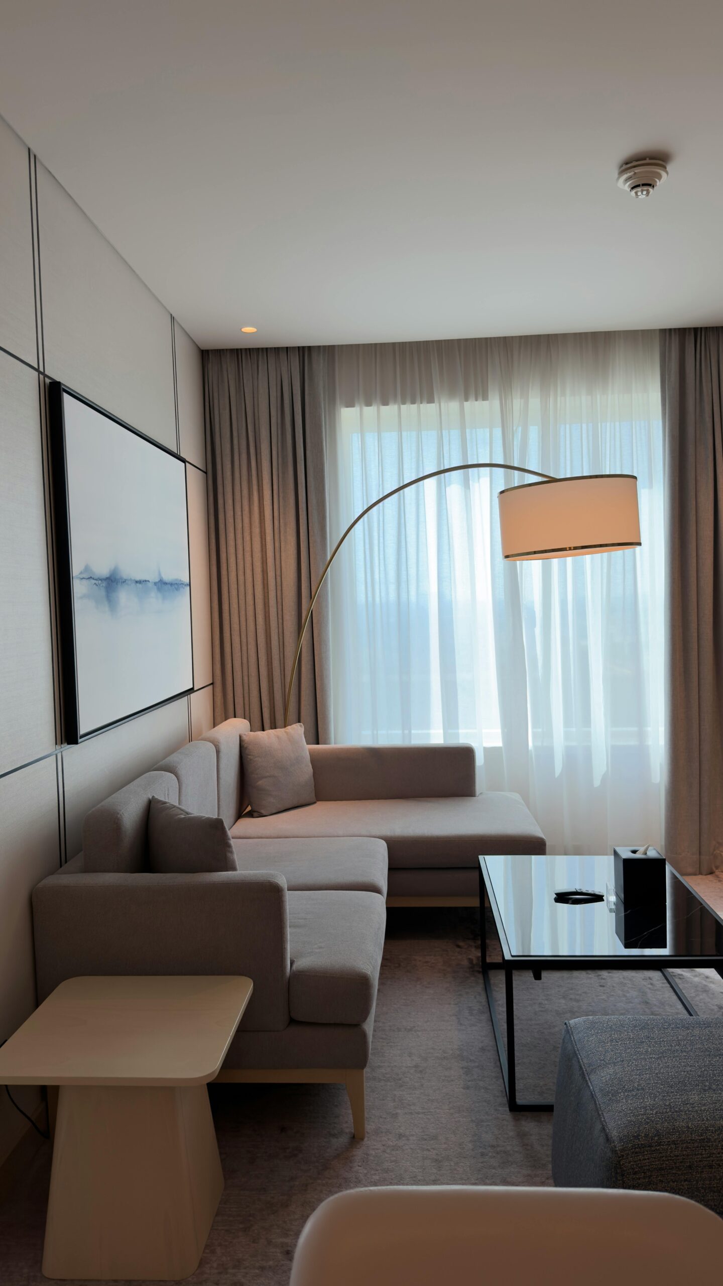 Living room roman shades for better uv rays filtration