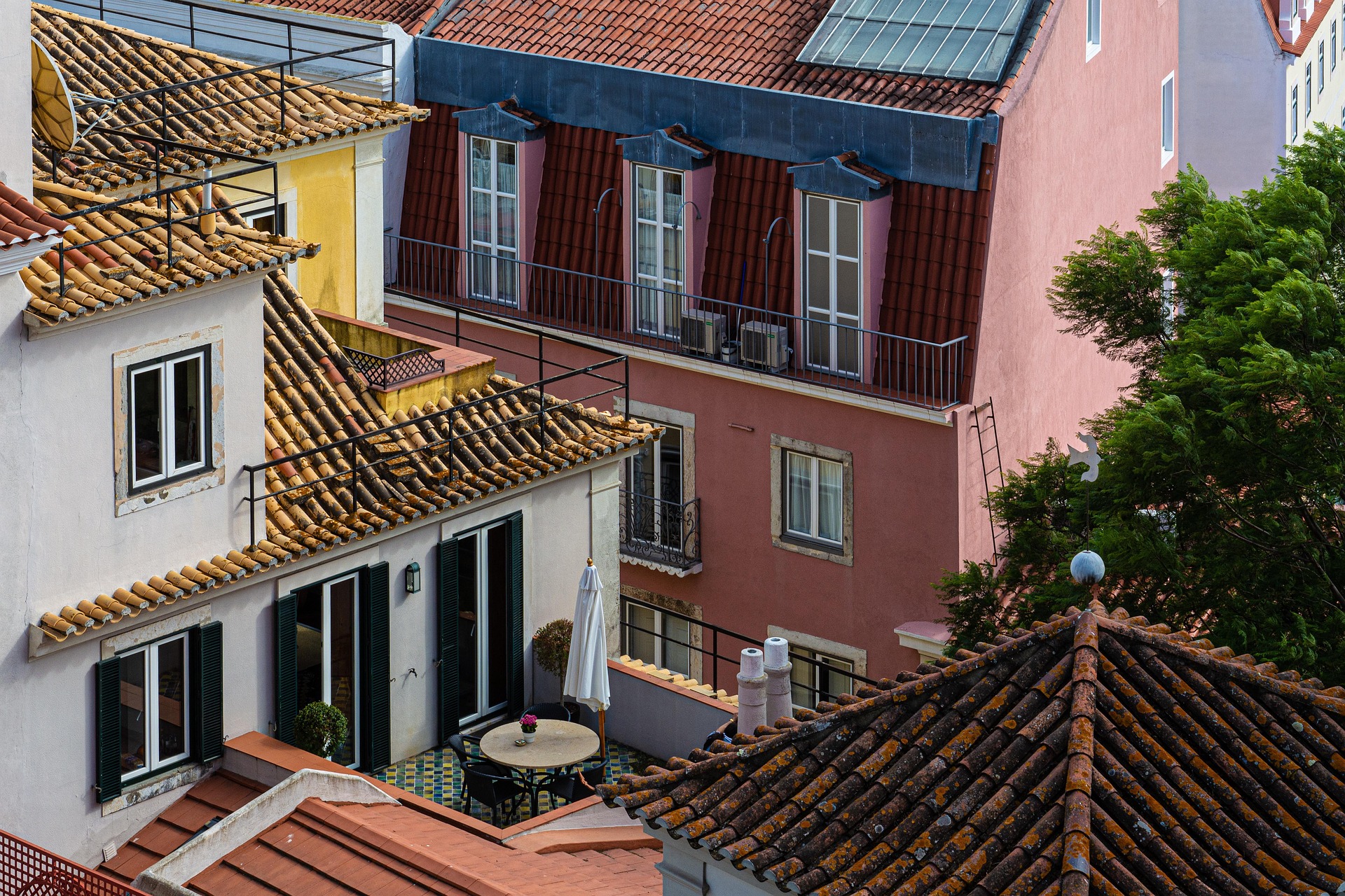 Solar Shades for Clinton Homeowners | Reduce UV Rays